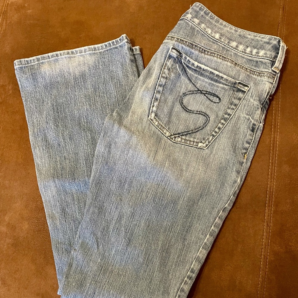 Silver Jeans. Style: Mitsu. Size 28W x 32L.
